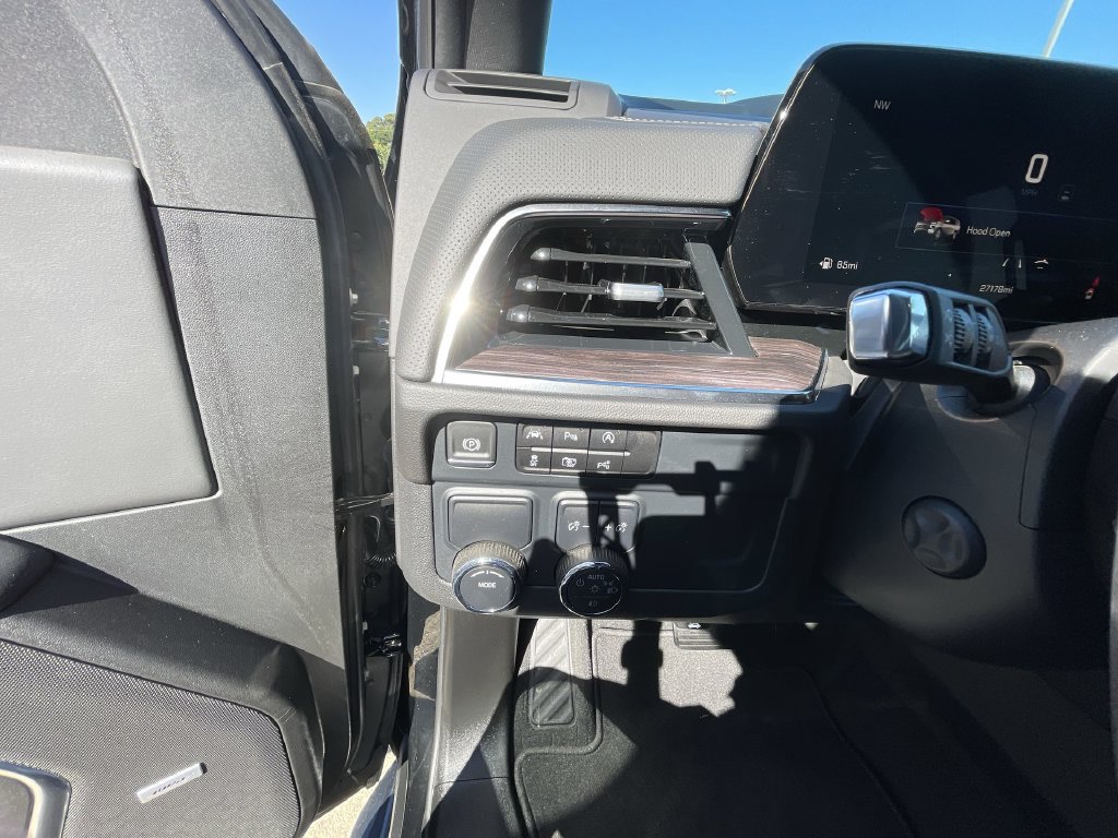 Certified 2025 Chevrolet Tahoe Premier RWD image 18