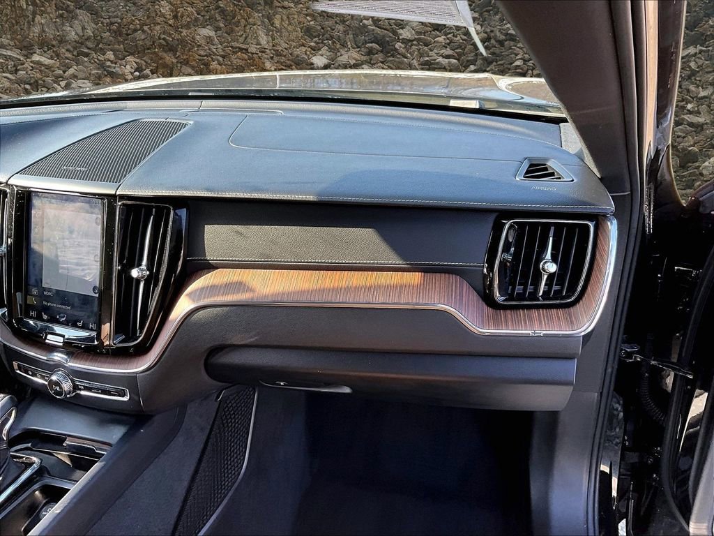Used 2019 Volvo XC60 T5 Inscription w/ Protection Package image 15