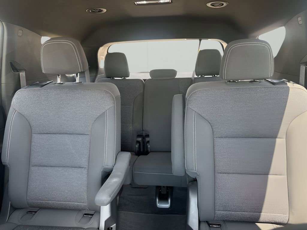 Used 2025 Chevrolet Traverse LT image 41