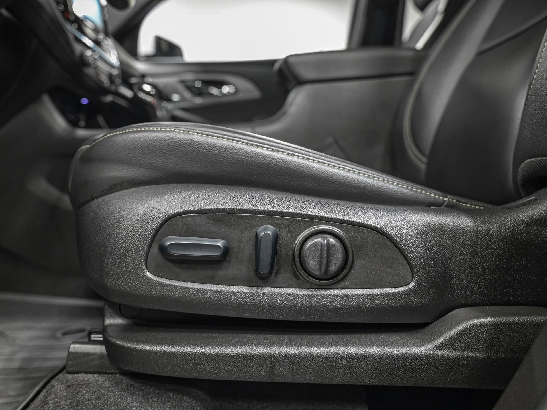 Used 2023 Chevrolet Traverse LT w/ LT Premium Package image 14