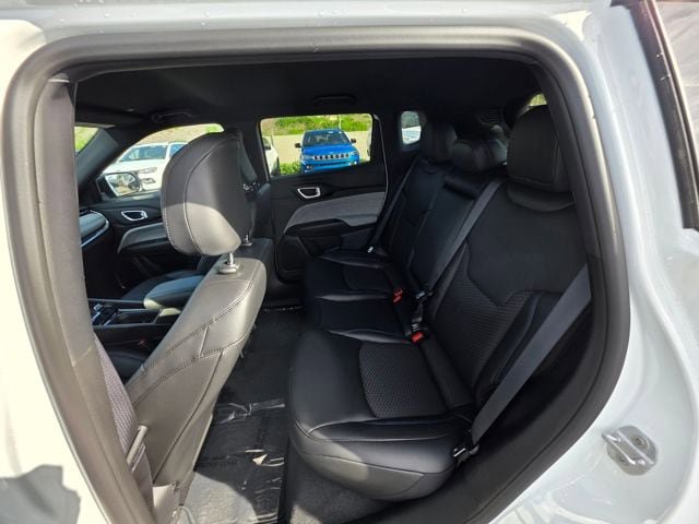New 2026 Jeep Compass Latitude AWD/4WD image 18