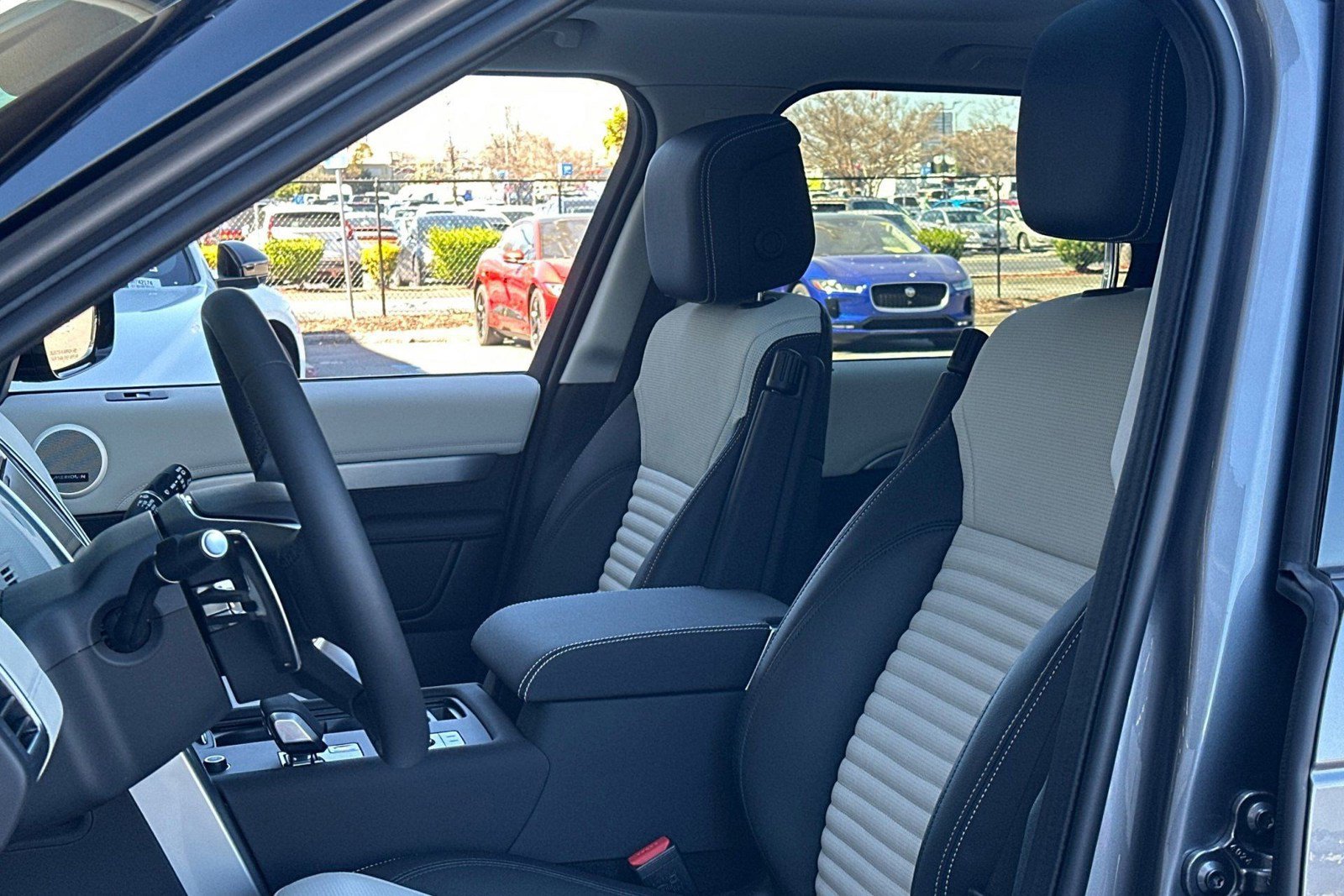New 2026 Land Rover Discovery Limited Edition AWD/4WD image 5