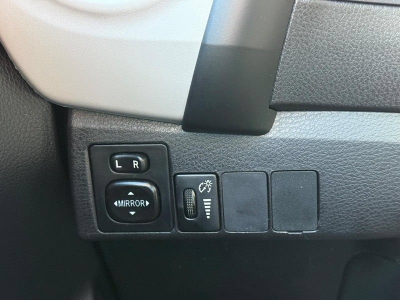 Used 2018 Toyota Corolla LE FWD image 29