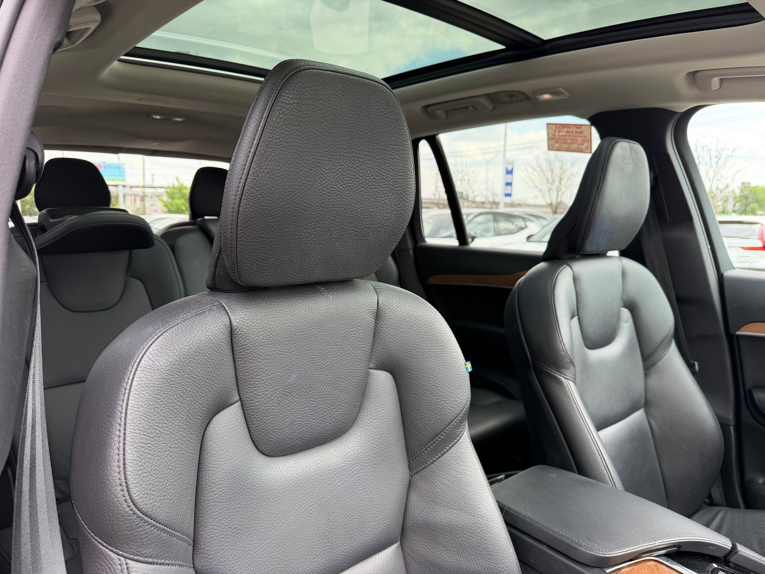 Certified 2024 Volvo XC90 T8 Plus w/ Protection Package Premier image 11