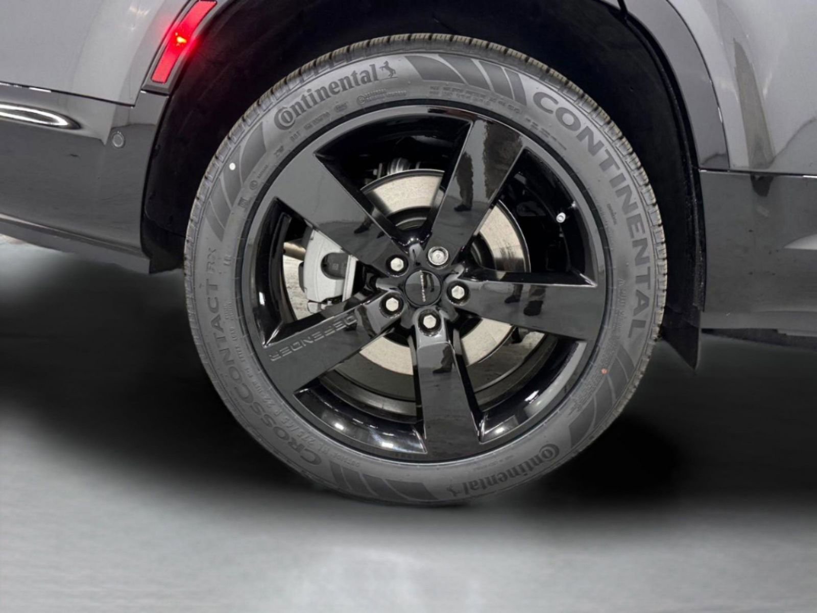 New 2026 Land Rover Defender 130 X-Dynamic SE image 35