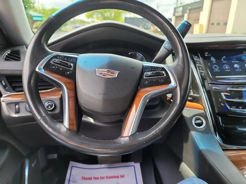 Used 2018 Cadillac Escalade Luxury AWD/4WD image 14