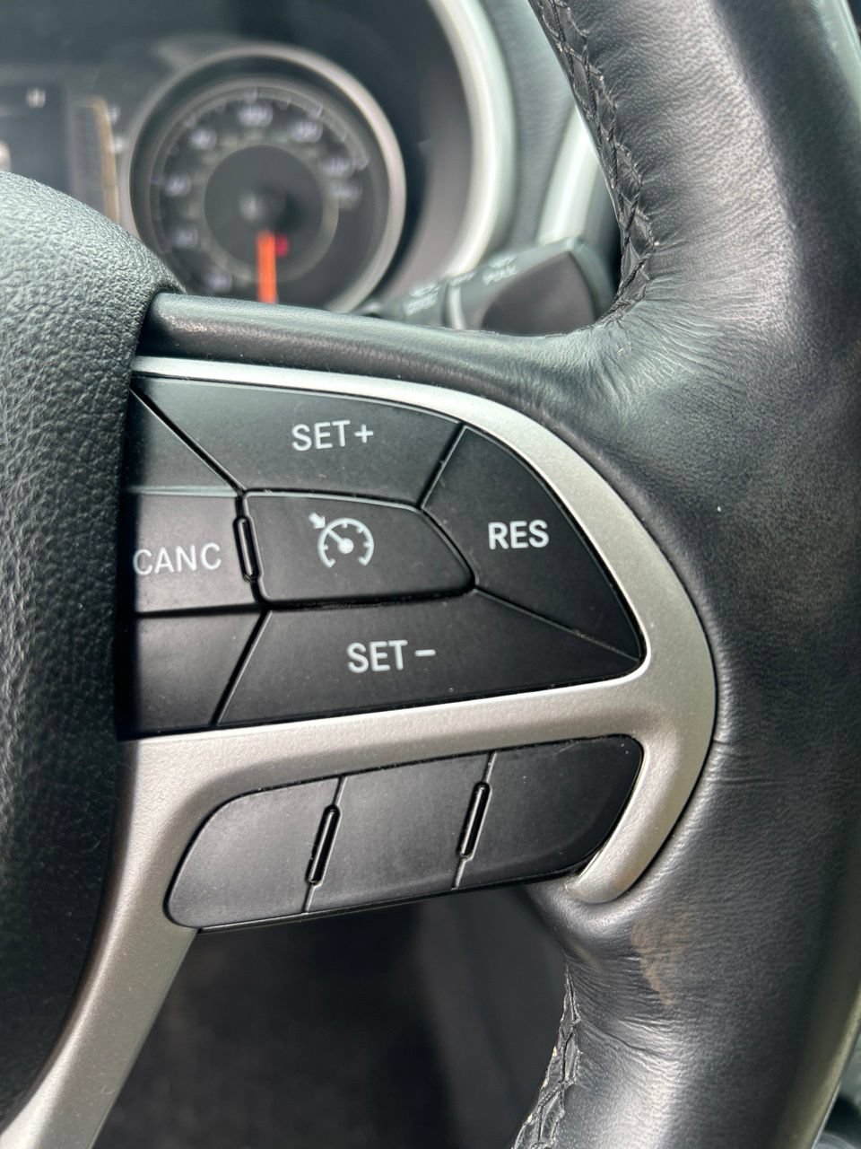 Used 2015 Jeep Cherokee Latitude w/ Comfort/Convenience Group AWD/4WD image 19