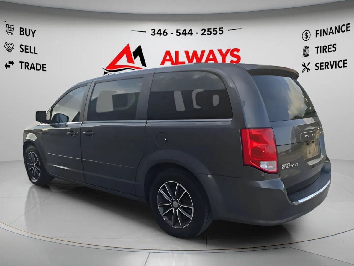 Used 2017 Dodge Grand Caravan SXT FWD image 25
