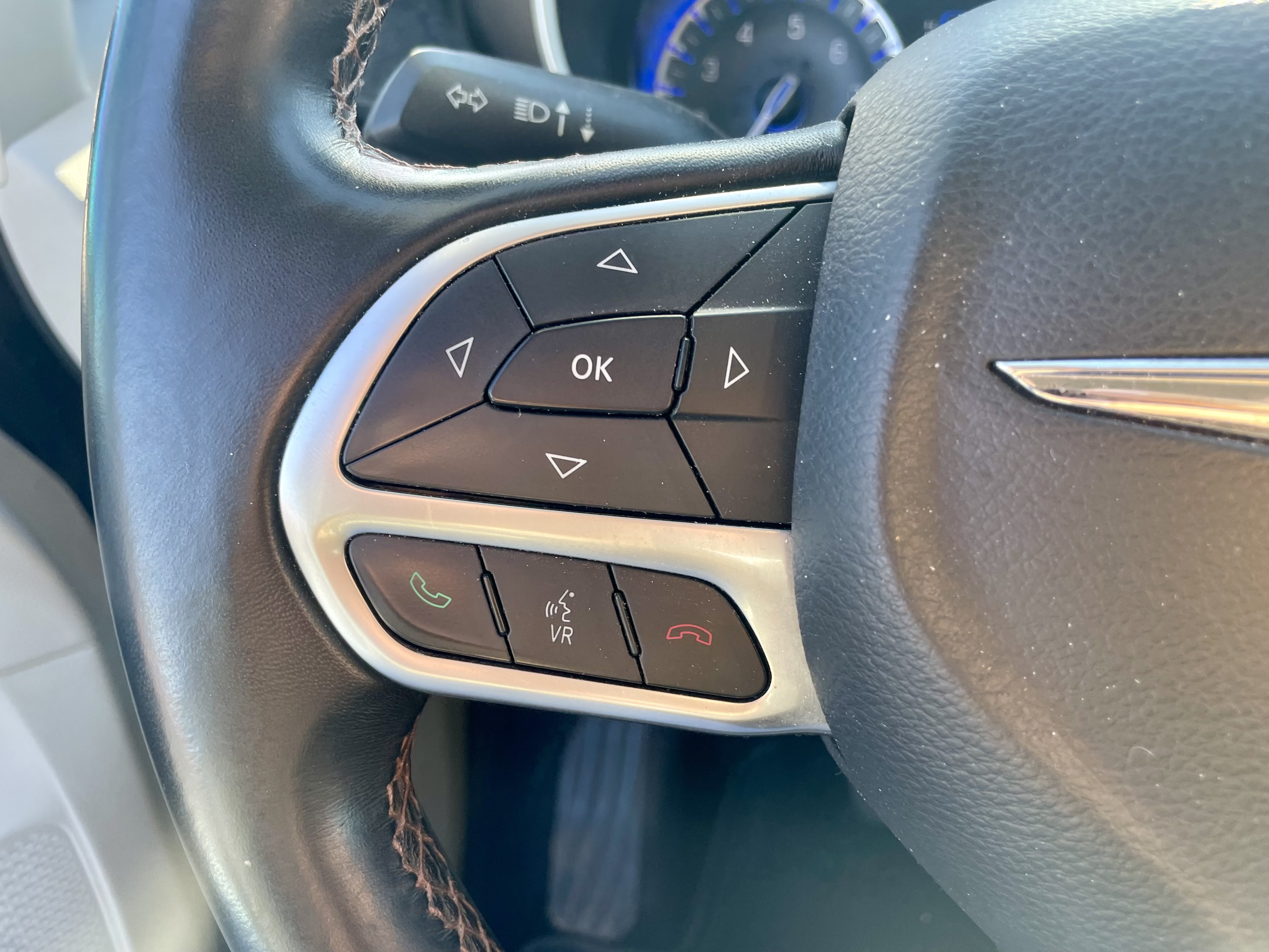 Used 2017 Chrysler Pacifica Touring-L FWD image 13