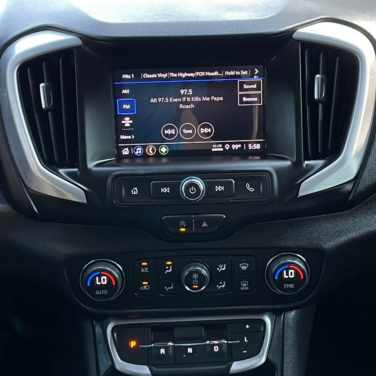 Used 2024 GMC Terrain SLE w/ Driver Convenience Package FWD image 17