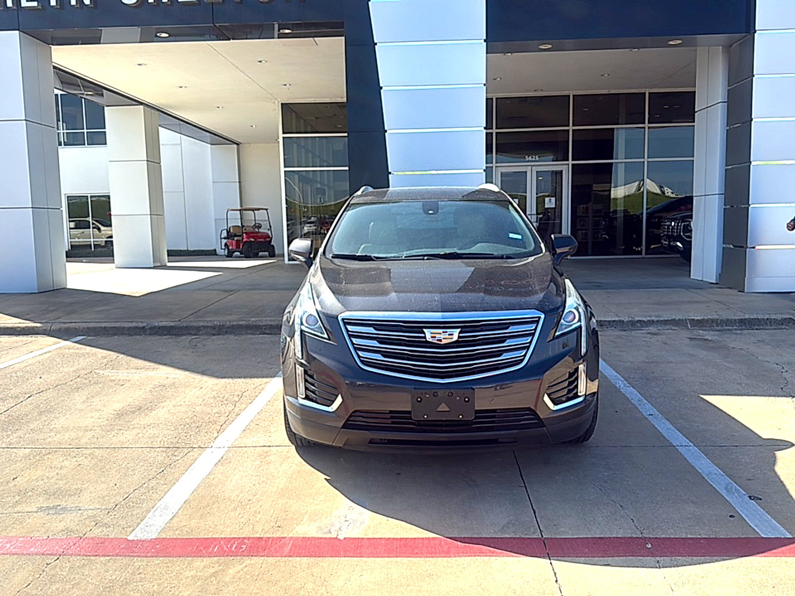 Used 2017 Cadillac XT5 FWD image 2