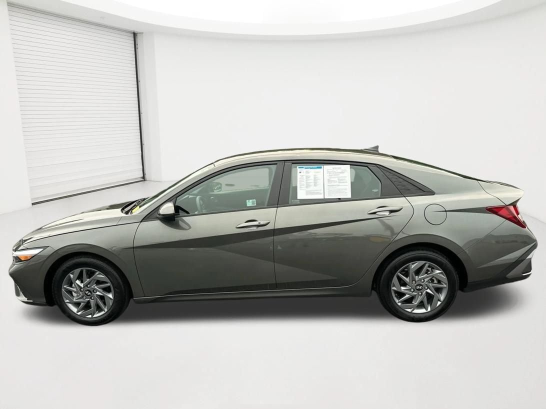 Certified 2024 Hyundai Elantra SEL FWD image 8