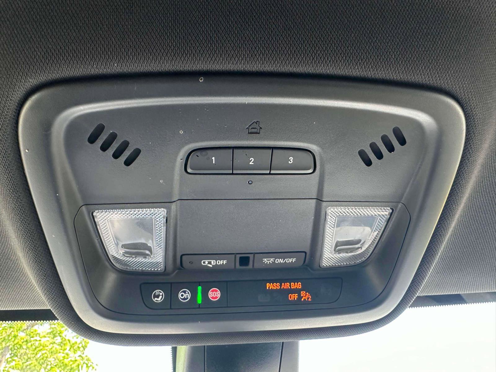 Used 2023 Chevrolet Traverse LT image 33