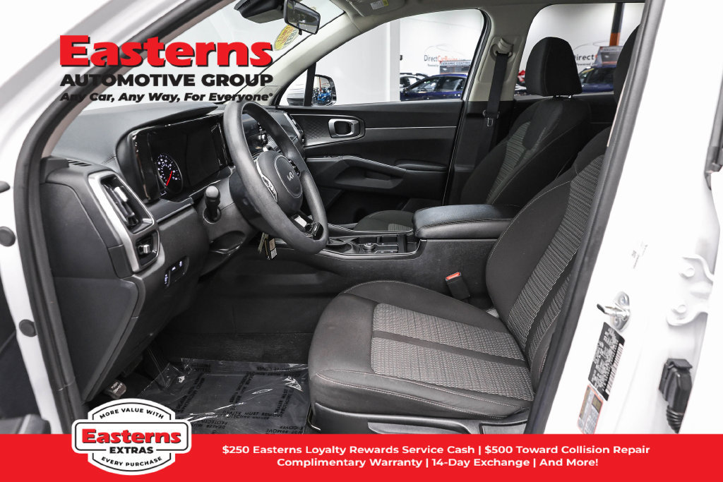 Used 2023 Kia Sorento LX FWD image 14