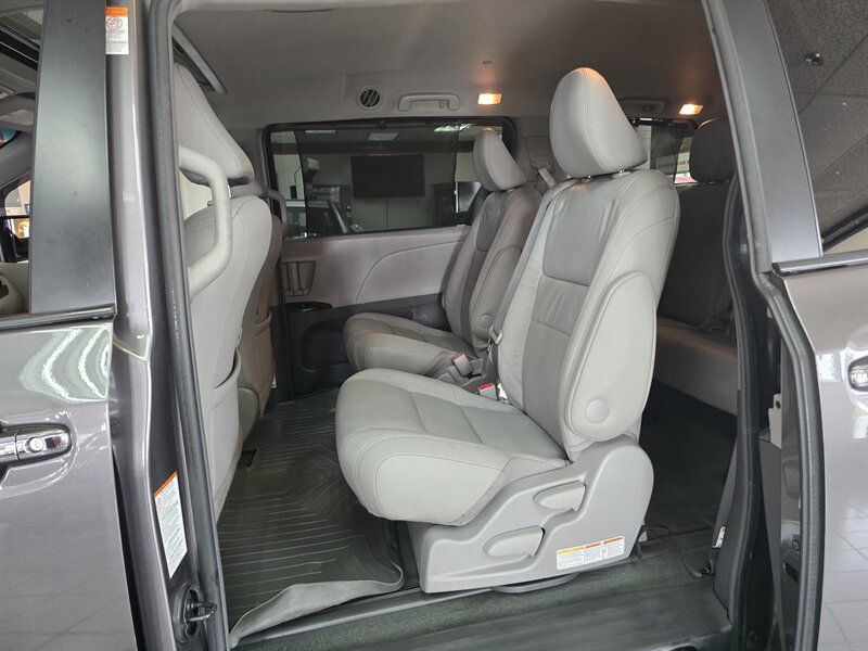 Used 2017 Toyota Sienna XLE w/ XLE Navigation Package image 11