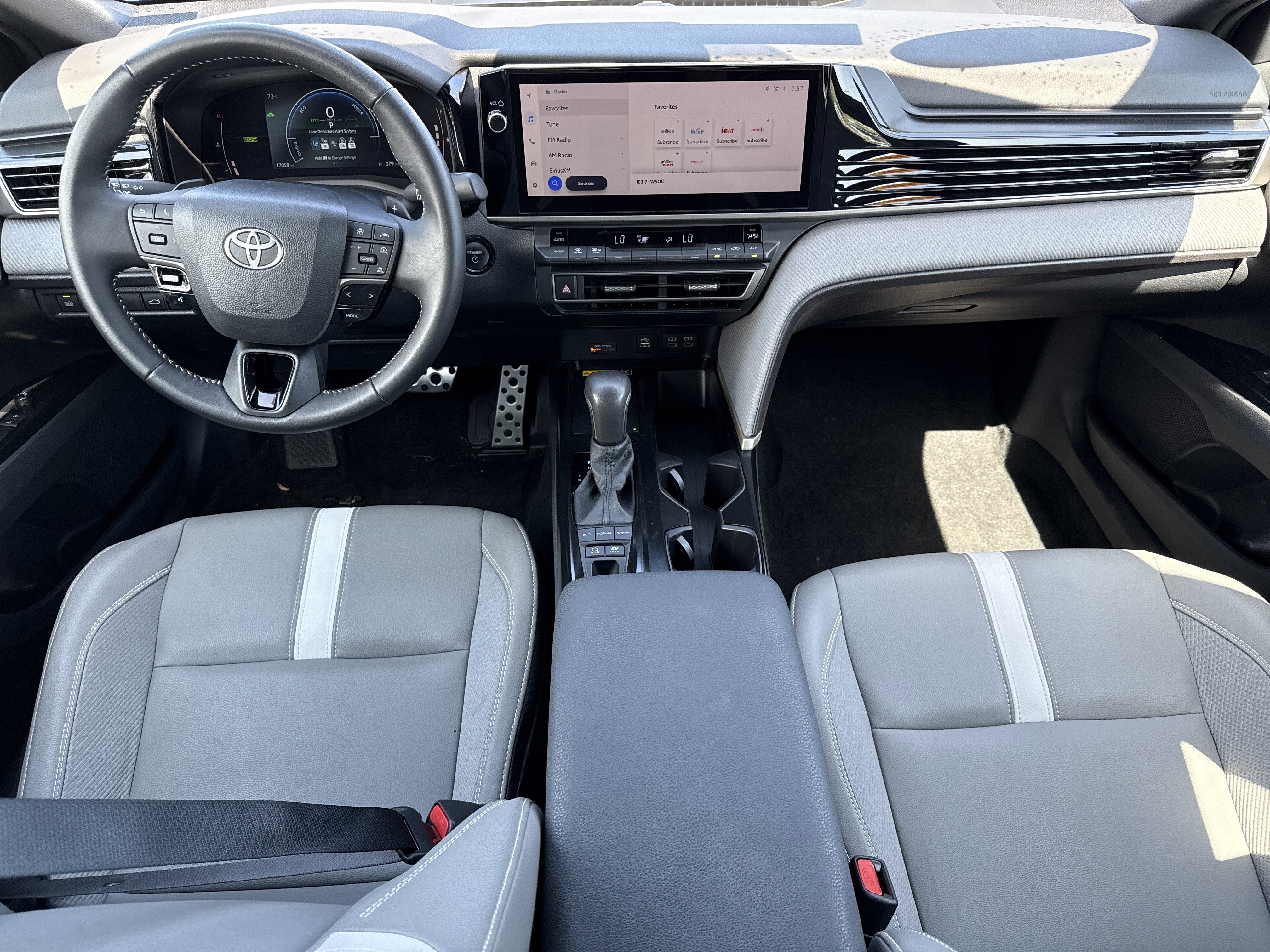 Used 2025 Toyota Camry SE w/ Multimedia Upgrade Package FWD image 27
