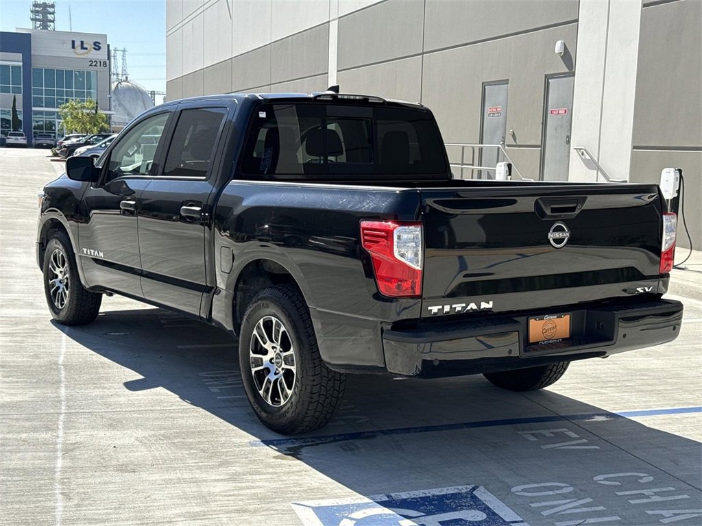 Used 2023 Nissan Titan SV image 5