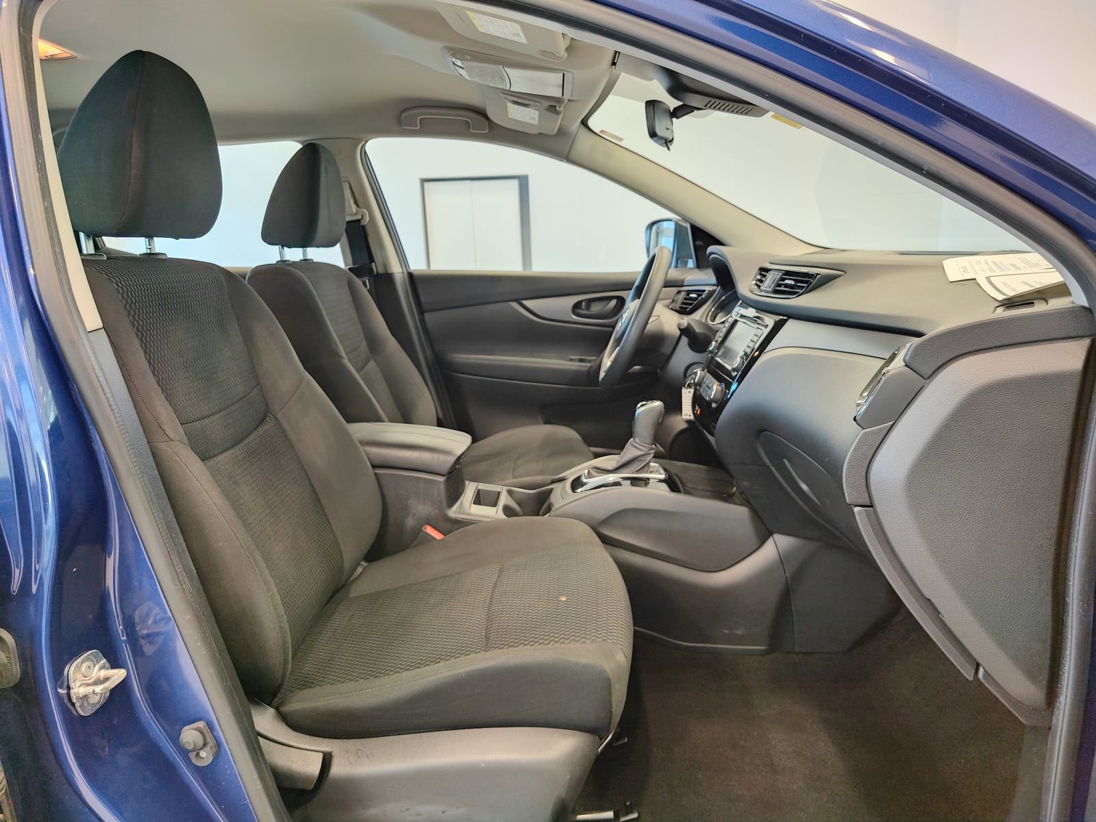 Used 2020 Nissan Rogue Sport S image 19