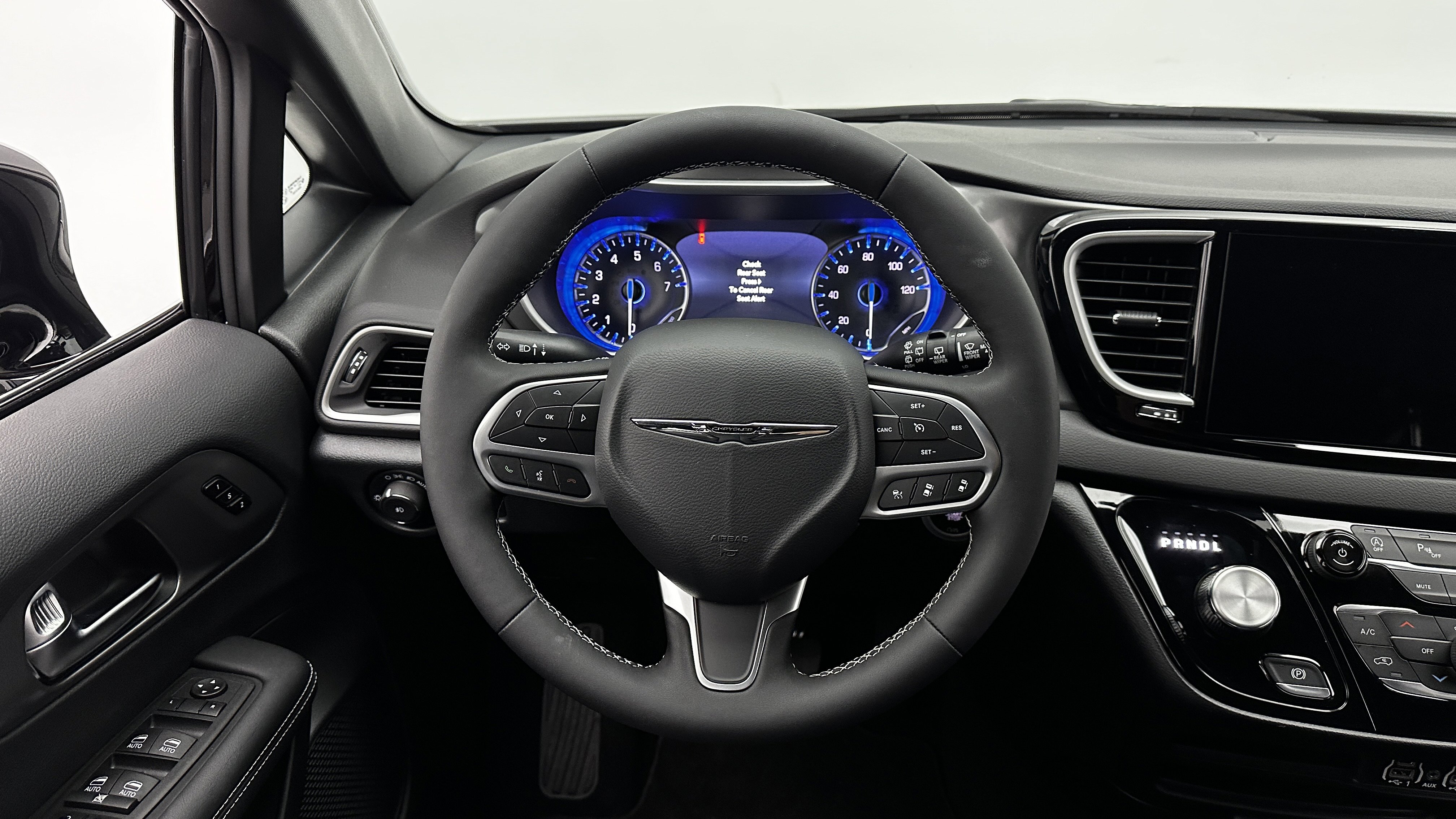 Used 2025 Chrysler Pacifica Select image 30