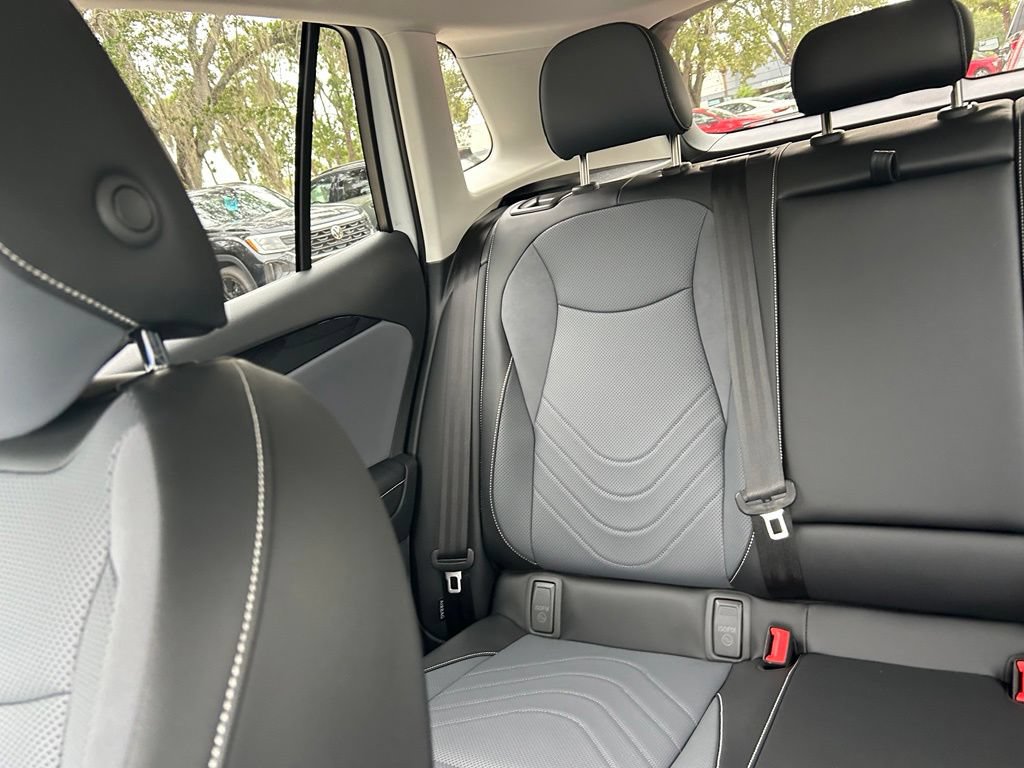 New 2026 Volkswagen Tiguan SE FWD image 12
