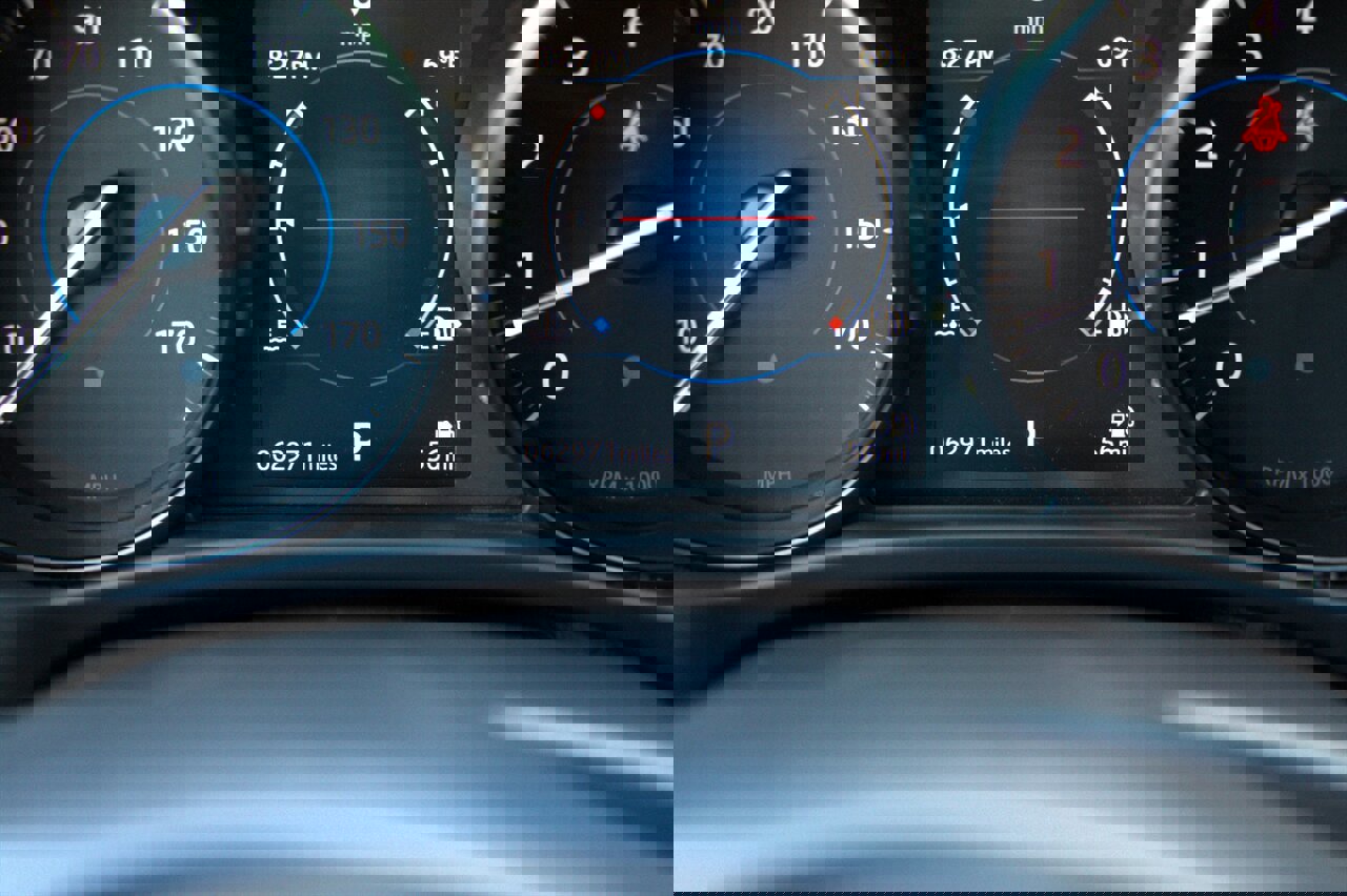 Used 2018 Jaguar F-PACE Premium image 38