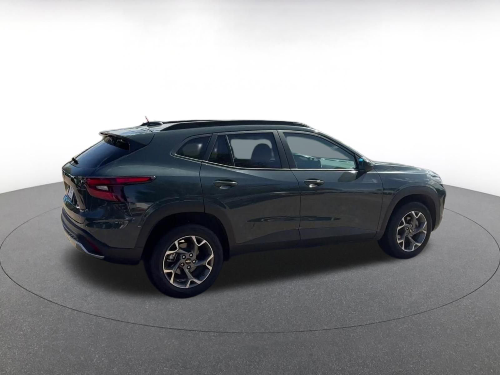 Used 2025 Chevrolet Trax LT image 14