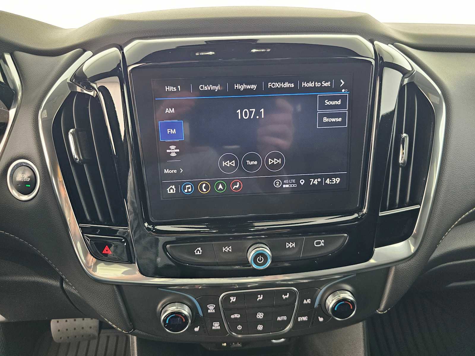 Used 2023 Chevrolet Traverse LT w/ LT Premium Package FWD image 27
