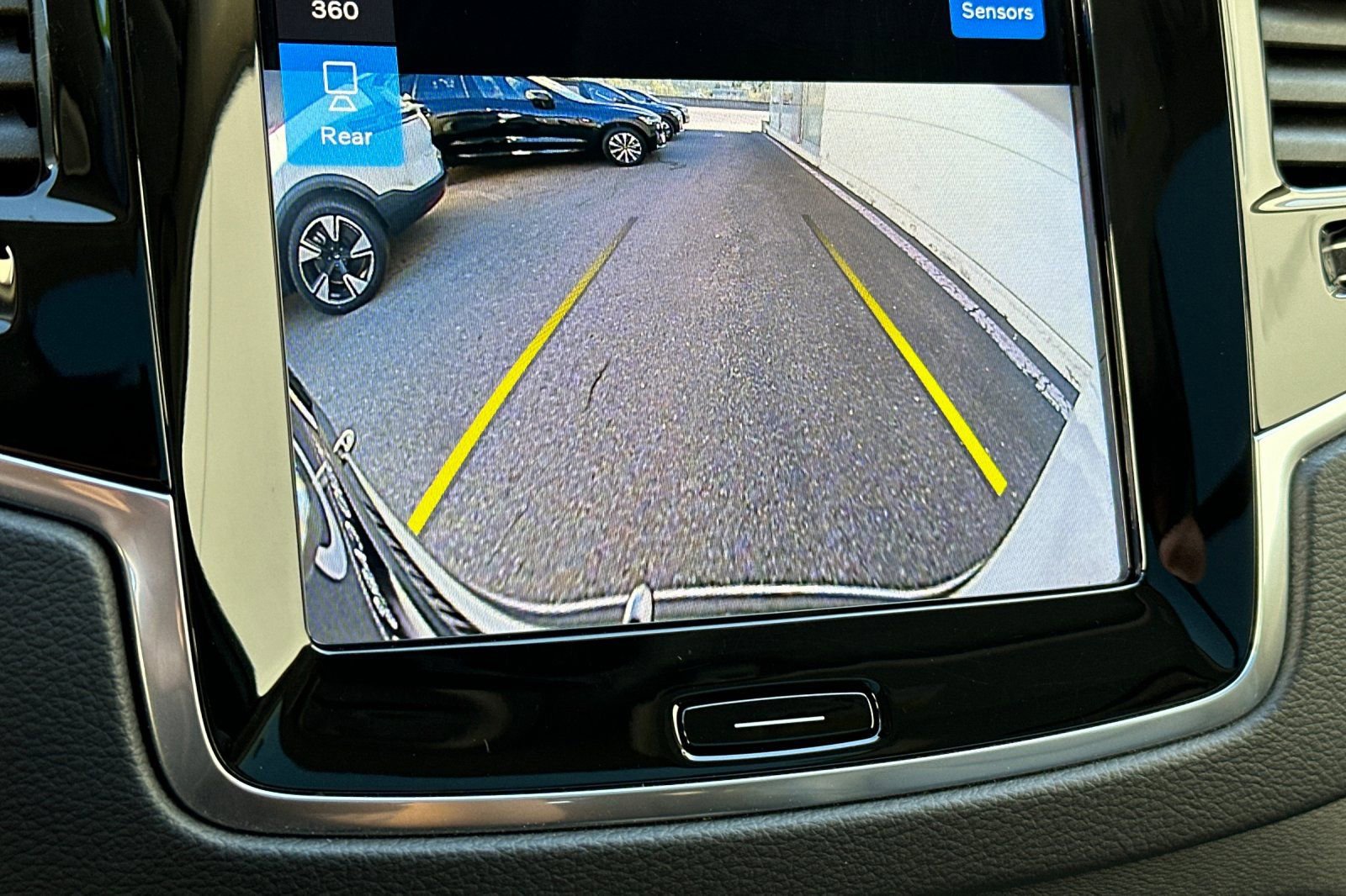 Used 2023 Volvo XC90 B6 Ultimate w/ Protection Package Premier image 24