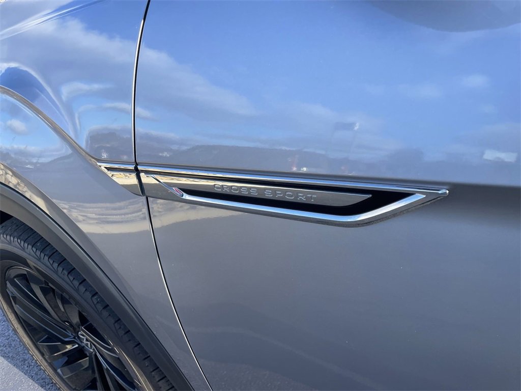 Used 2022 Volkswagen Atlas Cross Sport SE image 9