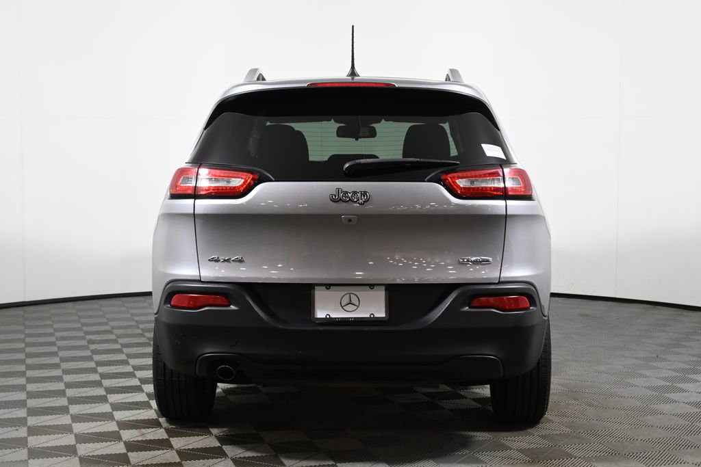 Used 2016 Jeep Cherokee Latitude w/ Cold Weather Group image 6