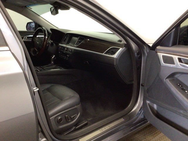 Used 2016 Hyundai Genesis 3.8 RWD image 10
