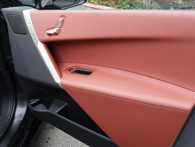 Used 2023 BMW iX xDrive50 w/ Sport Package AWD/4WD image 30