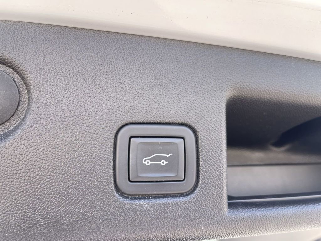 Used 2024 Chevrolet Equinox LT w/ LPO, Floor Liner Package image 15