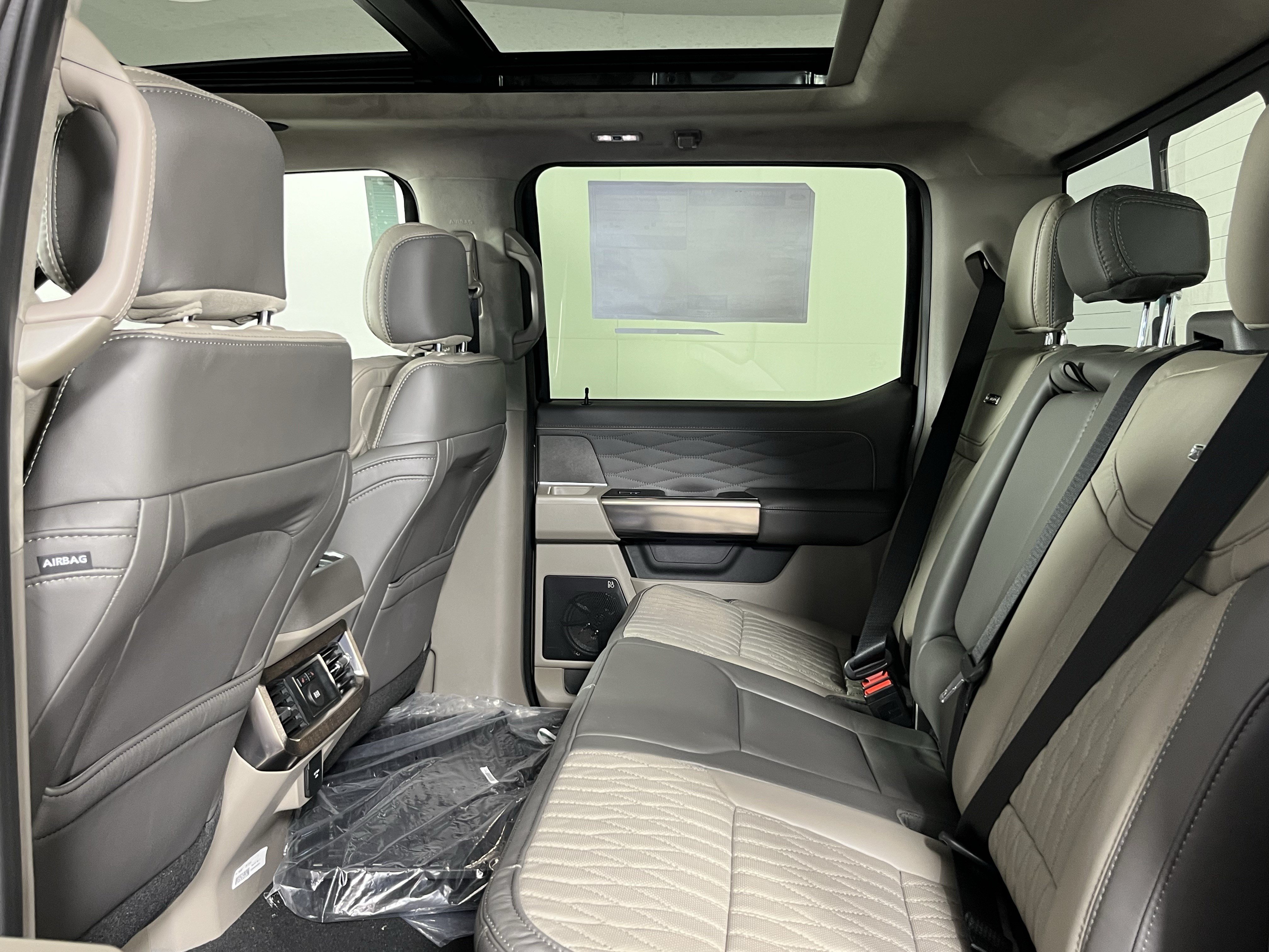 New 2026 Ford F350 Platinum w/ Platinum Plus Package AWD/4WD image 13