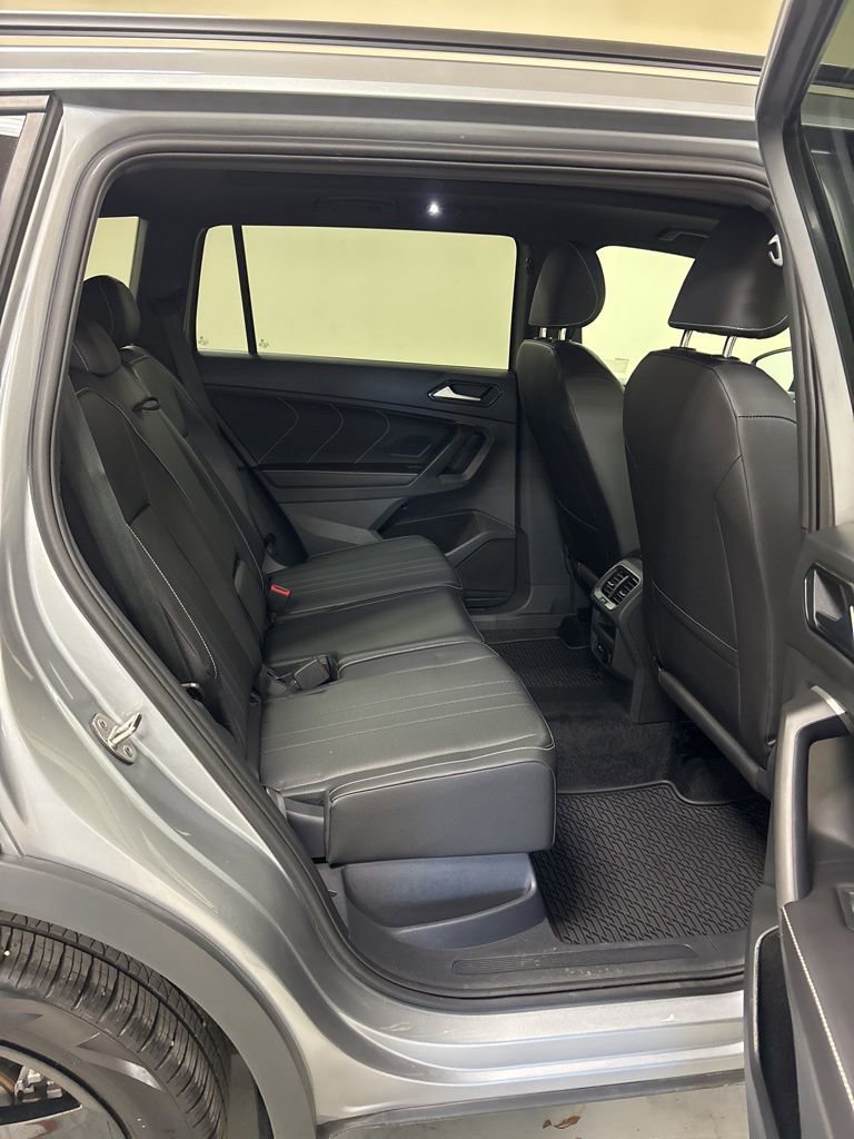 Used 2024 Volkswagen Tiguan SE R-Line AWD/4WD image 31