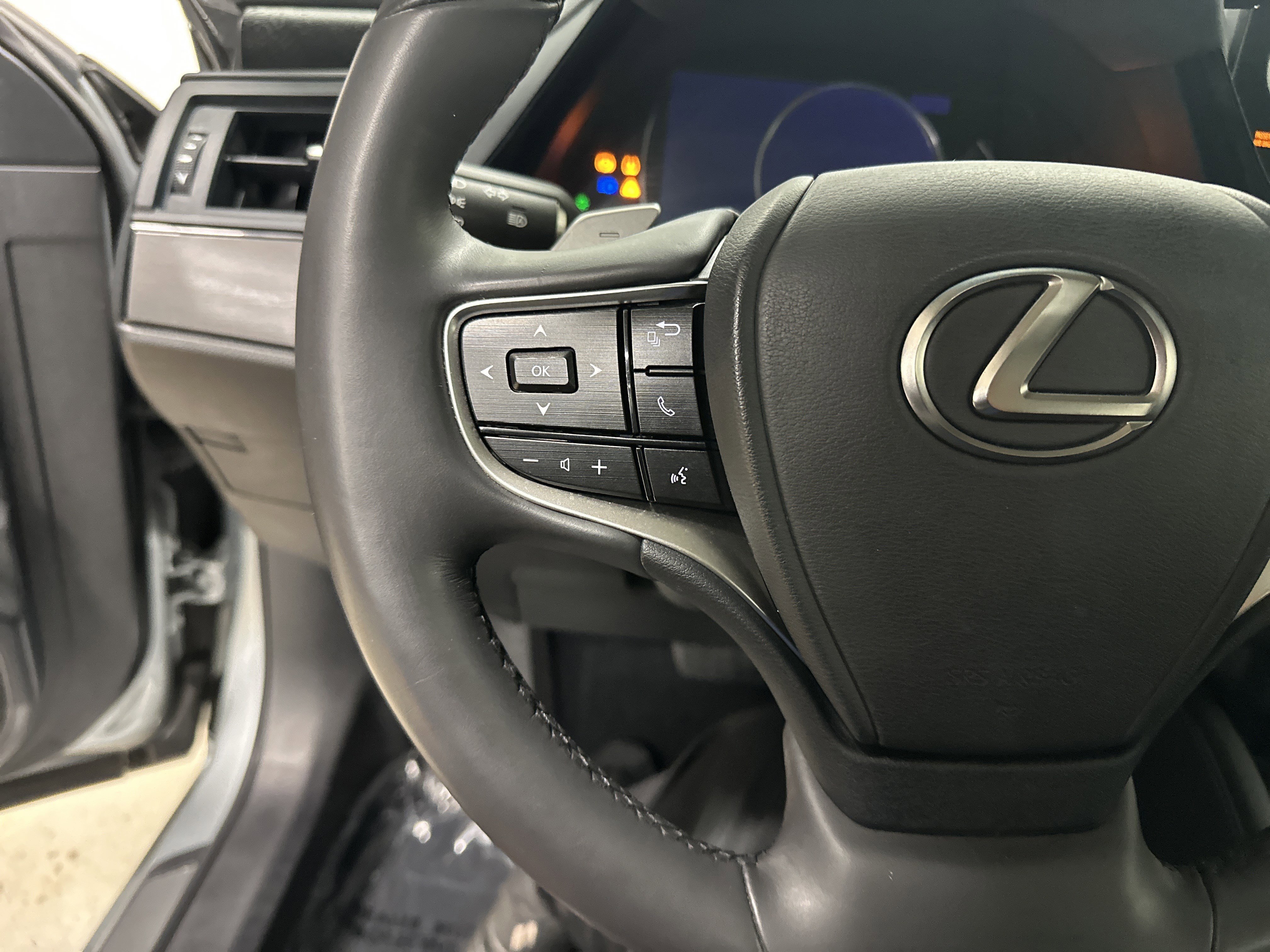 Used 2023 Lexus ES 350 w/ Premium Package FWD image 19