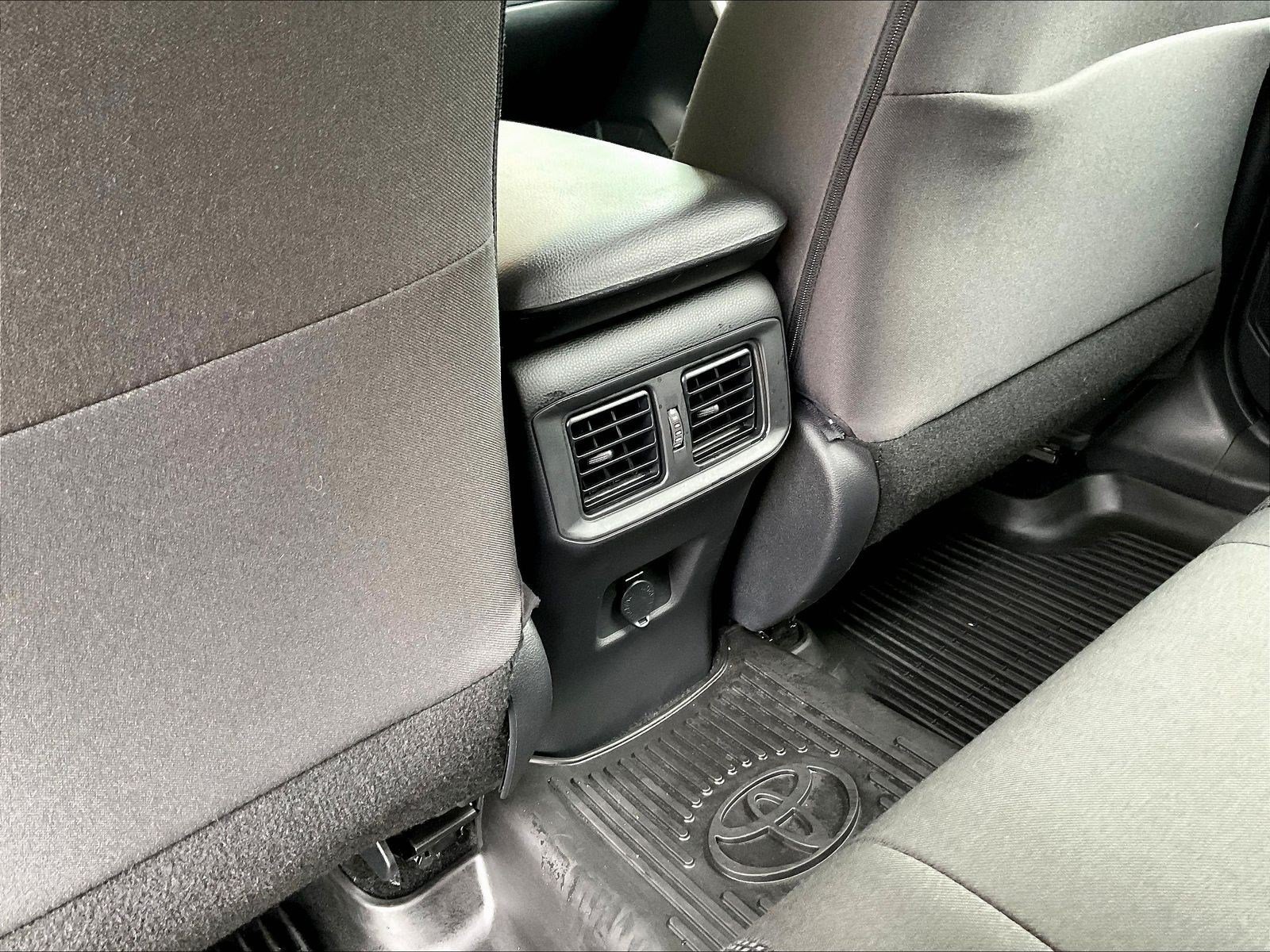 Used 2023 Toyota RAV4 LE AWD/4WD image 10