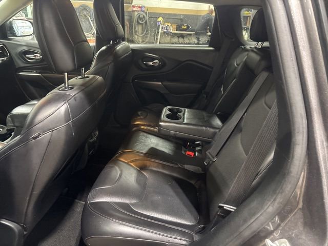 Used 2019 Jeep Cherokee Overland w/ Technology Group AWD/4WD image 12