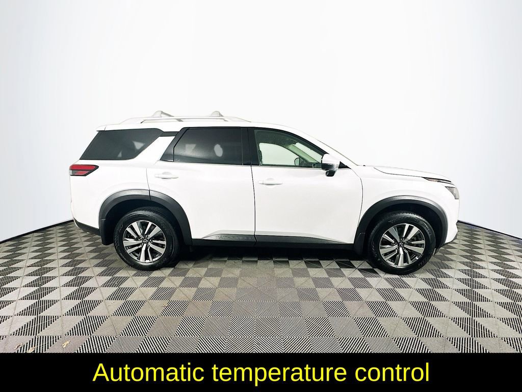 Used 2025 Nissan Pathfinder SL w/ Cargo Package image 11