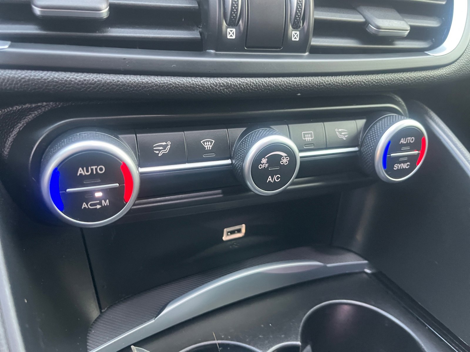 Used 2018 Alfa Romeo Giulia Base image 30