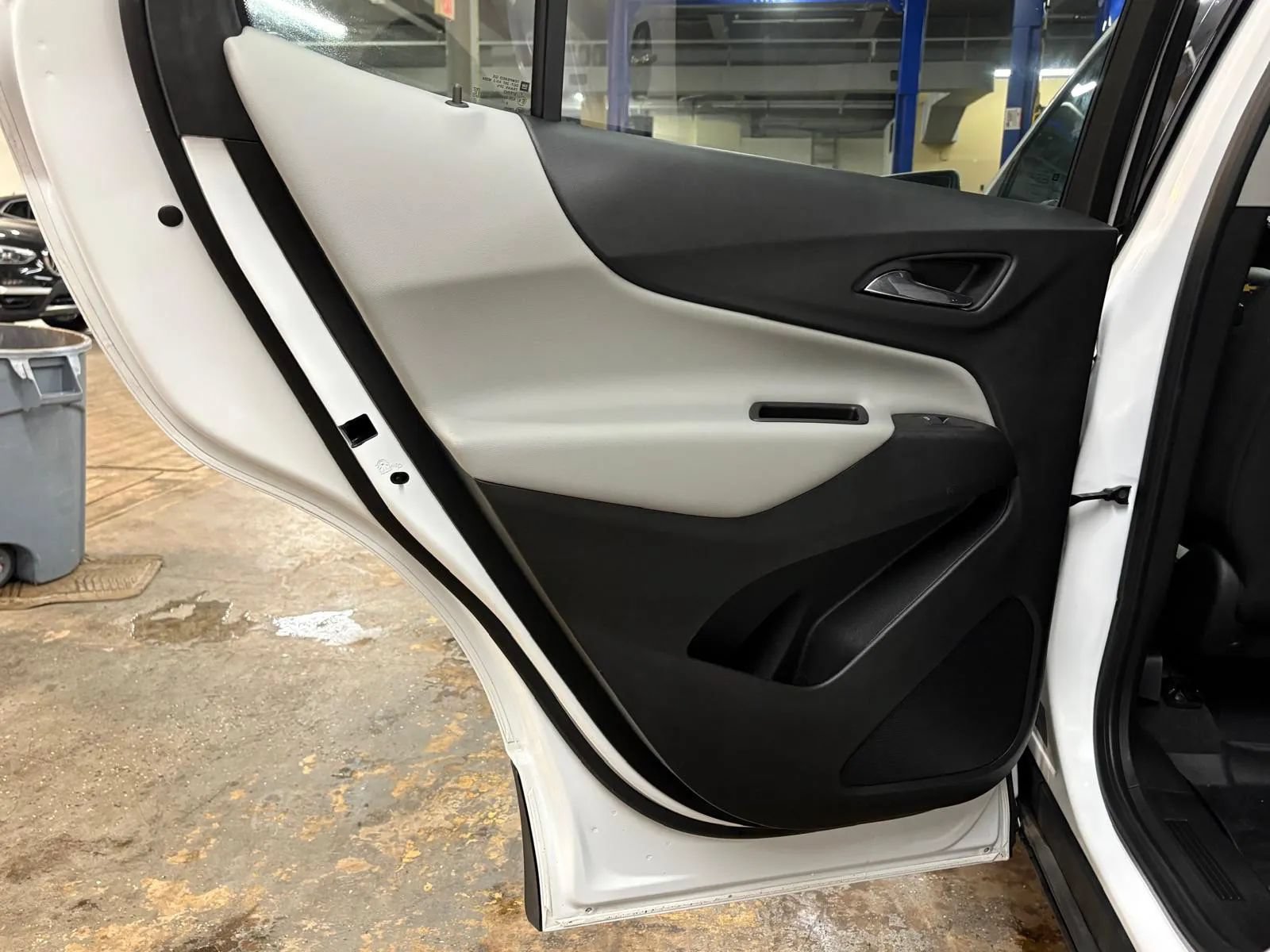 Used 2019 Chevrolet Equinox LT AWD/4WD image 17