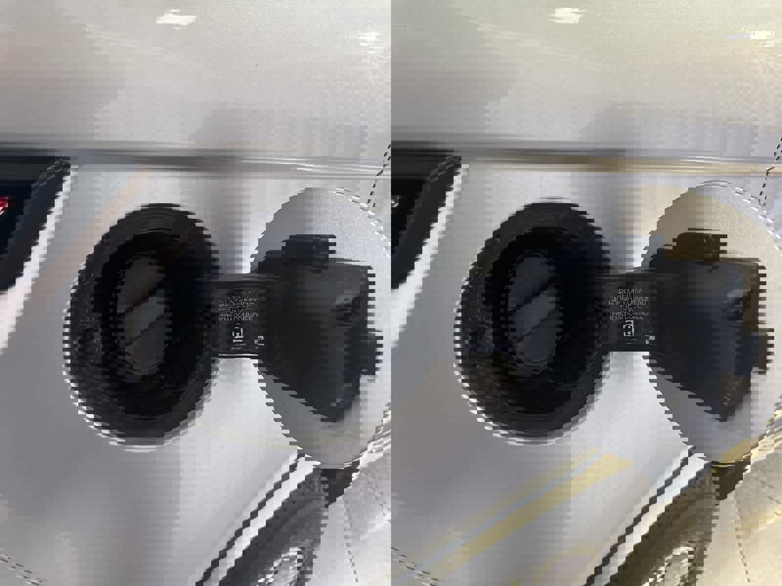 Used 2019 Land Rover Range Rover Evoque SE image 13