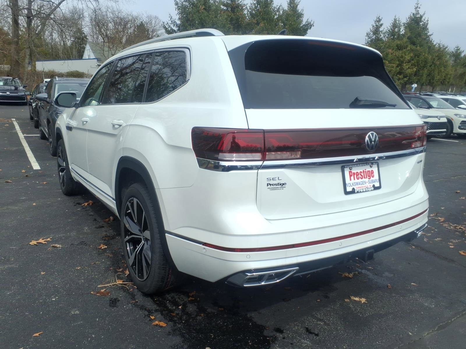 New 2026 Volkswagen Atlas SEL Premium R-Line image 3