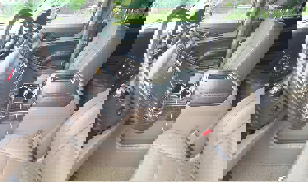 Used 2018 Chevrolet Suburban LT RWD image 5