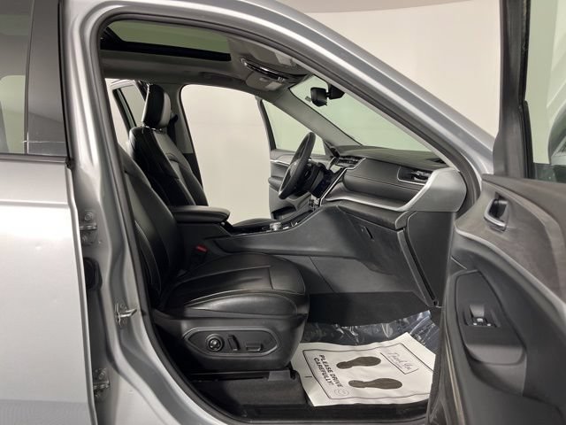 Used 2023 Jeep Grand Cherokee L Limited AWD/4WD image 42