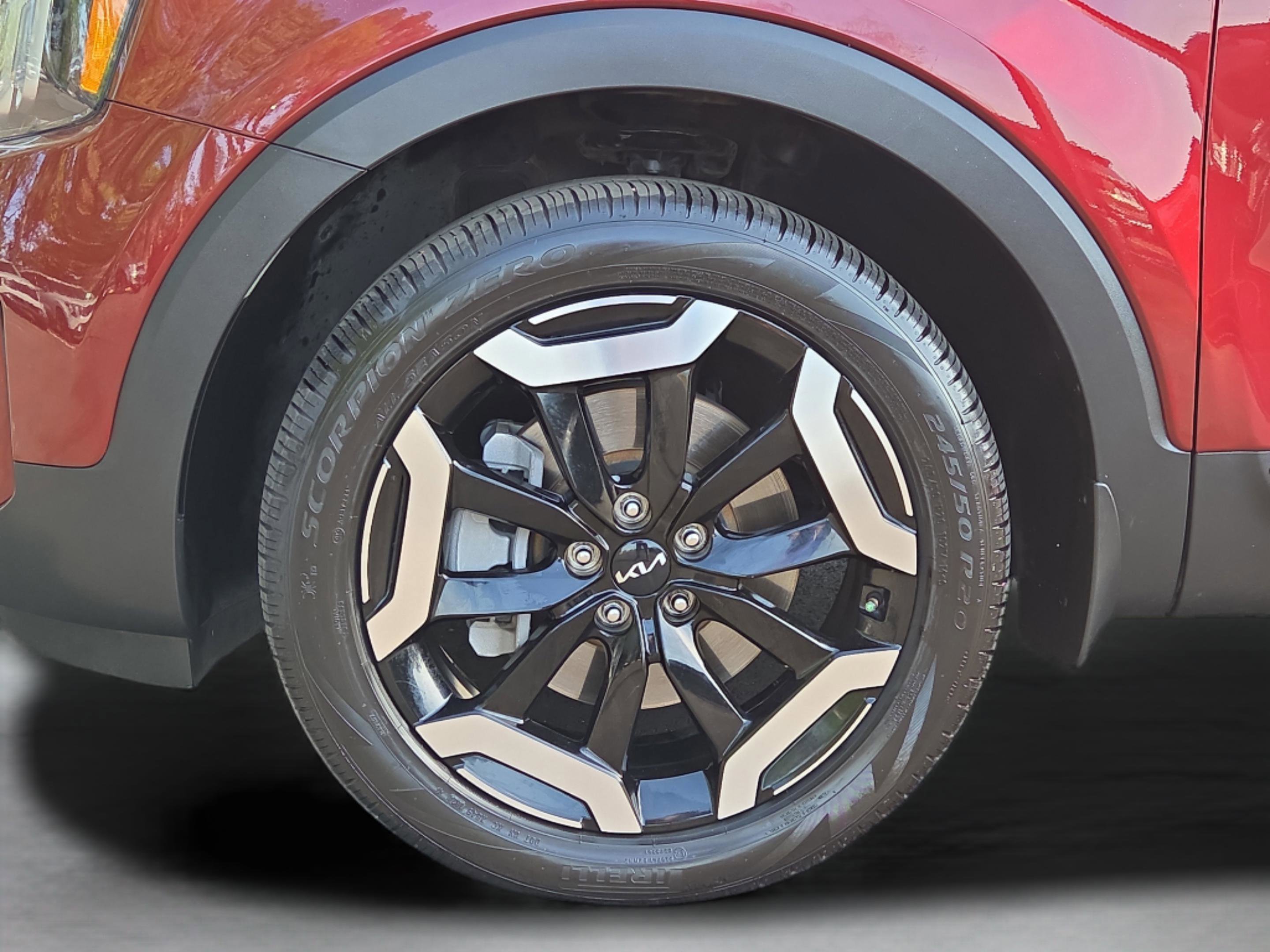 Used 2023 Kia Telluride EX w/ EX Captain's Chair Package image 9
