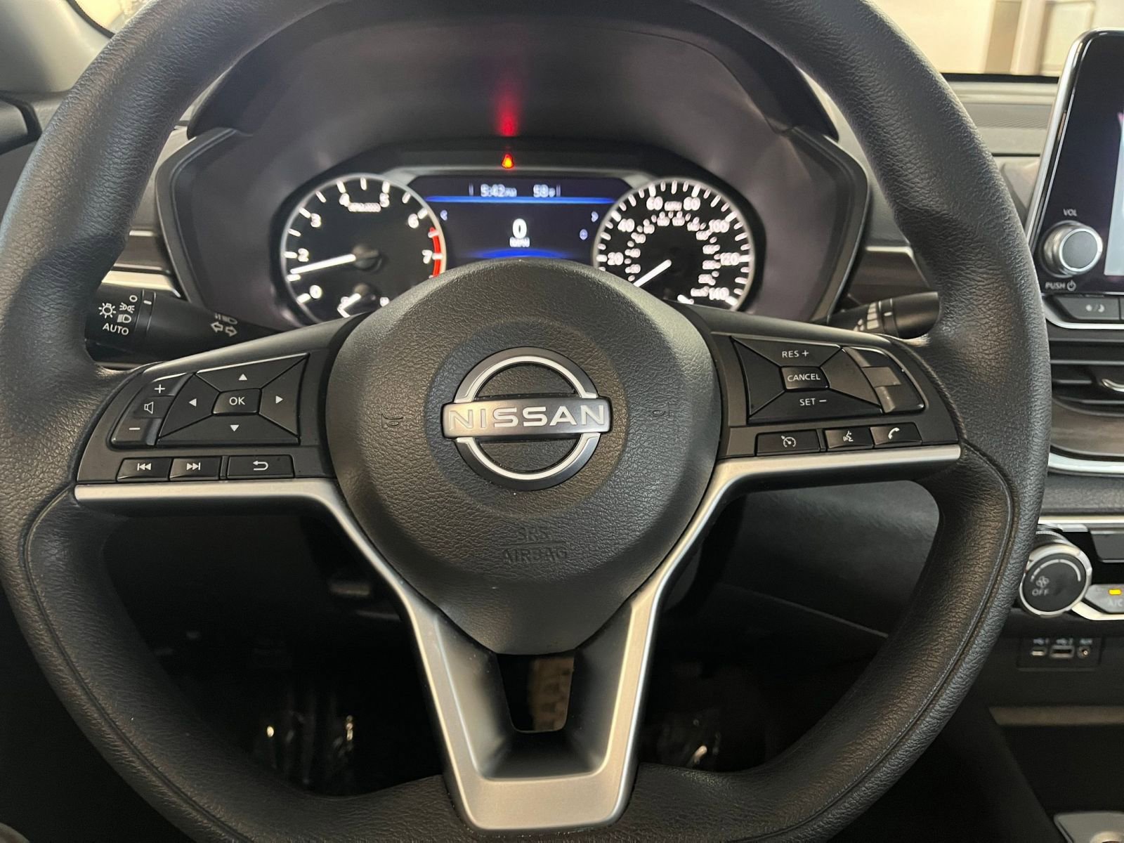 Used 2024 Nissan Altima 2.5 SV image 28
