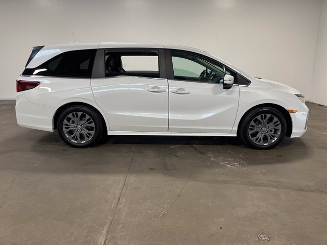 Used 2025 Honda Odyssey Touring image 2