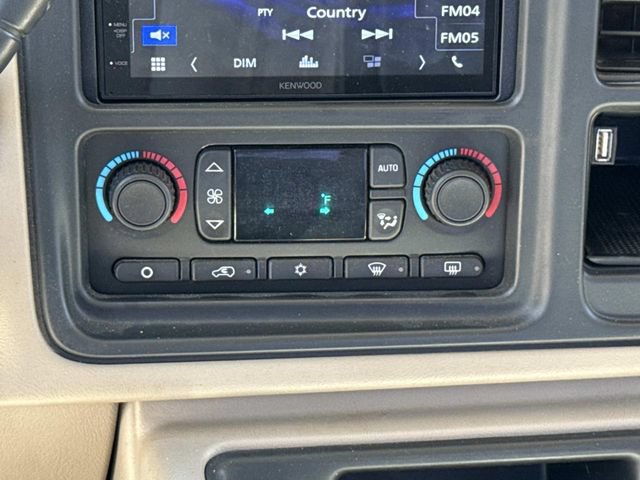 Used 2004 Chevrolet Silverado 3500 LS w/ Heavy-Duty Power Package AWD/4WD image 21