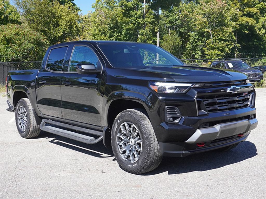 Used 2024 Chevrolet Colorado Z71 w/ Z71 Convenience Package 2 AWD/4WD image 2